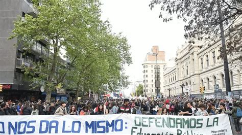 Gremios Docentes Marcharon Hacia El Palacio Legislativo En Contra De La