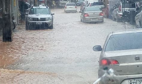 CHUVA CAUSA TRANSTORNOS PARA MOTORISTAS EM SALVADOR Bahia Economica