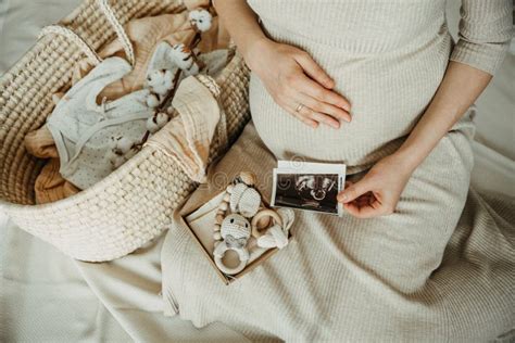 Pregnant Woman Nude Hospital Stock Photos Free Royalty Free Stock Photos From Dreamstime