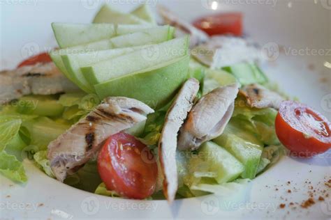 vegetable salad with grilled chicken 25172400 Stock Photo at Vecteezy