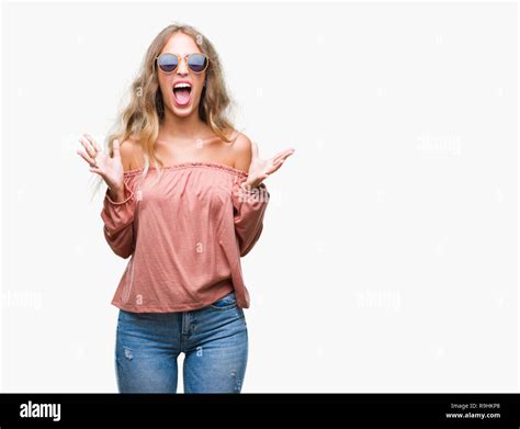 Beautiful Blonde Girl Scream Banque d images détourées Page 2 Alamy