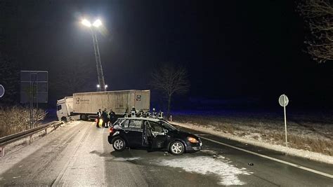 Unfall Auf B Autofahrer Bei Brakel Schwer Verletzt Nw De