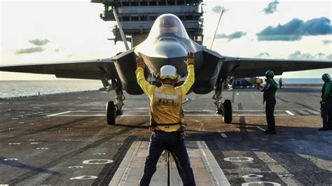 Medium Aircraft Carriers: The Warship the U.S. Navy Needs to Build? | The National Interest