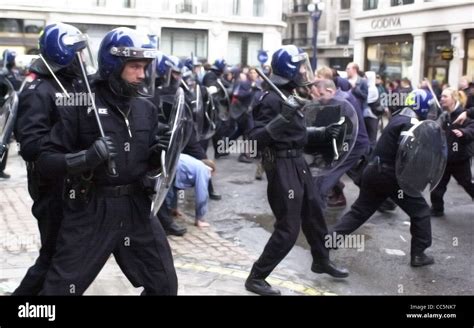 British Uk Riot Police Editorial Use Only Stock Photo 41923371 Alamy