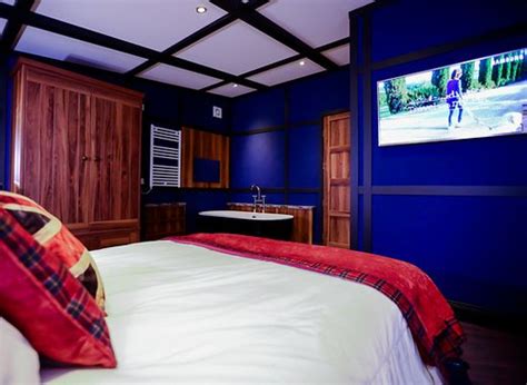 Hot Tub Breaks UK I Holiday With A Hot Tub I Away Resorts