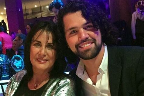 La espectacular figura de las Trillizas de Oro a los 58 años posaron en bikini y sin Photoshop