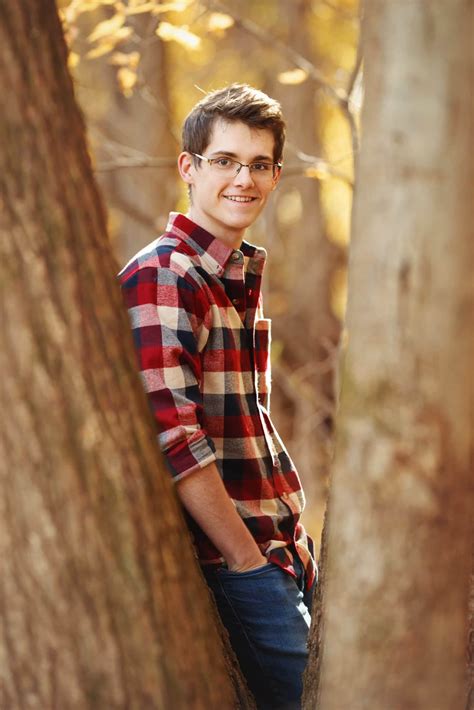 senior portrait ideas for guys 9