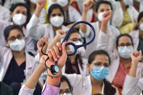 Neet Pg Counselling Resident Doctors Of Delhi Protest Outside Nirman