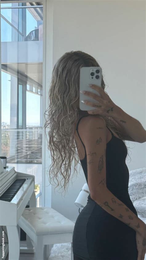 Nessa Barrett Moonologues Nessabarrett Nude Onlyfans Leaks The