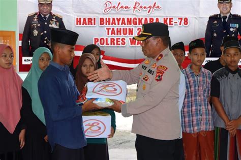 Hari Bhayangkara Ke Tahun Polres Waropen Serahkan Bansos Di