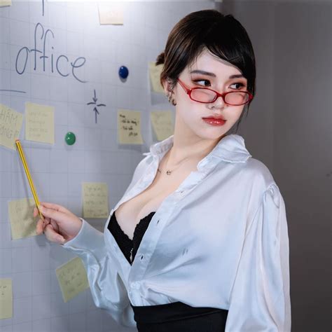 Thêm một hot girl phòng net cực nóng bỏng cứ xuất hiện là viral cõi mạng