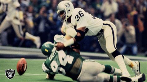 Remembering Raiders Legend Mike Davis