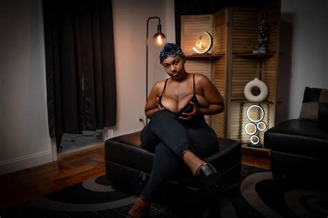 Cute BBW Amateur Shows Her Big Saggy Tits Nude Pics XHamster