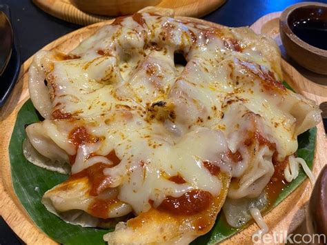 Izuka Gyoza Oishi Ada Gyoza Pizza Mulur Gurih Dan Hamburg Curry Rice