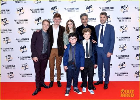 Taika Waititi Joins the Young 'Jojo Rabbit' Stars at London Premiere!: Photo 4366076 | Alfie ...