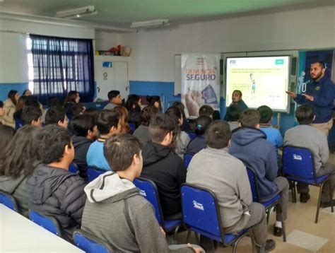 PDI Atacama educa a jóvenes de Copiapó sobre Ley de Responsabilidad