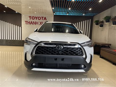 Xem ngay hình ảnh toyota corolla cross màu trắng tại showroom