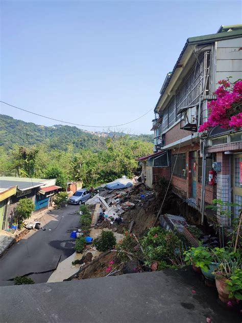 [新聞] 快訊／全台大地震！新店驚傳地基下陷 看板 Hsintien 批踢踢實業坊