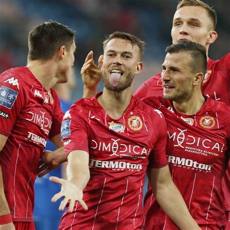 Obrona na piątkę i fenomenalne gole OCENY WIDZEWA Widzew24 pl