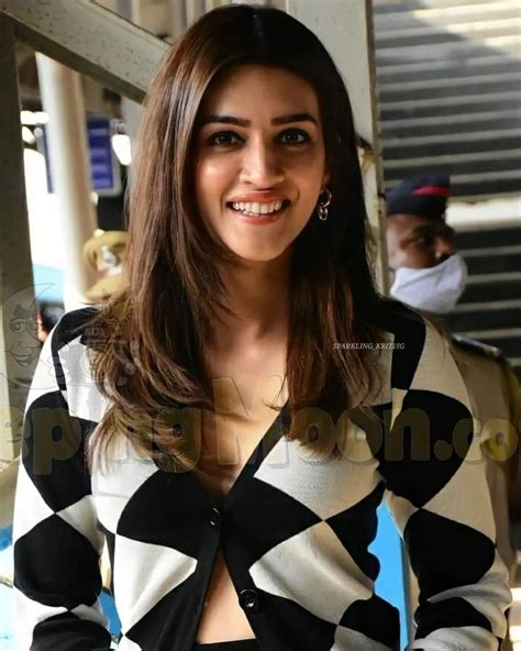 Pin By TL On Kriti Sanon Bollywood Actress Hot Photos Bollywood Actress Bollywood Actress Hot