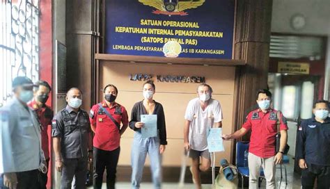 Nusabali Imigrasi Singaraja Deportasi Dua Wna Pemalsu Surat Hasil