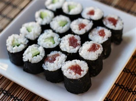 C Mo Hacer Rollos Japoneses De Arroz Y Pescado Crudo Min