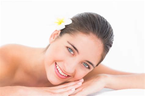 Premium Photo A Portrait Smiling Pretty Brunette On Massage Table