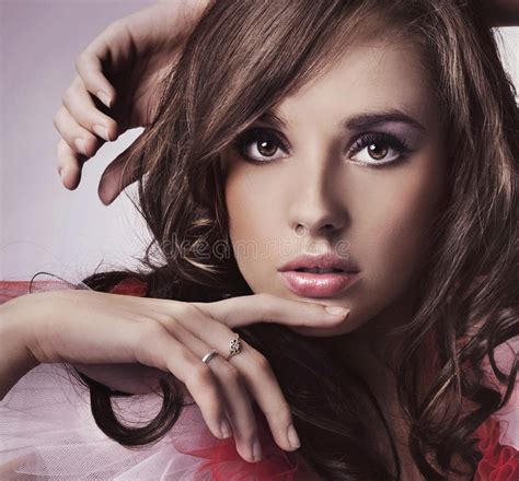 Brunette Joven Foto De Archivo Imagen De Figura Persona