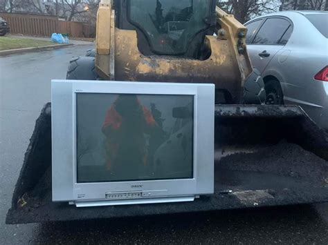 The proper way to carry a CRT 27 inch, without have troubles in your ...