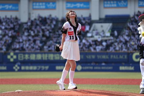 鈴木愛理、2度目の始球式はワンバン「昨年の100倍くらい悔しい」 7枚目の写真・画像 Rbb Today