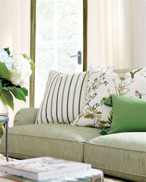 Guide To Choosing Throw Pillows How To Decorate