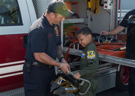 DVIDS News Flying Yankees Welcome Honorary Pilot For A Day