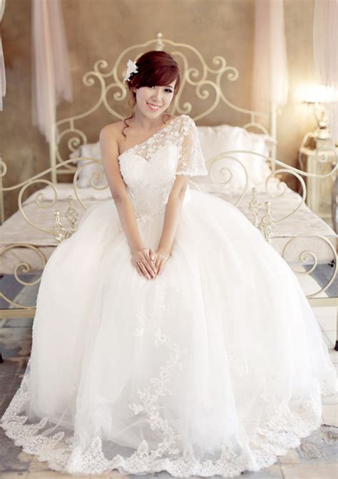 Hot girl Mai Thỏ bất ngờ tung bộ ảnh váy cưới