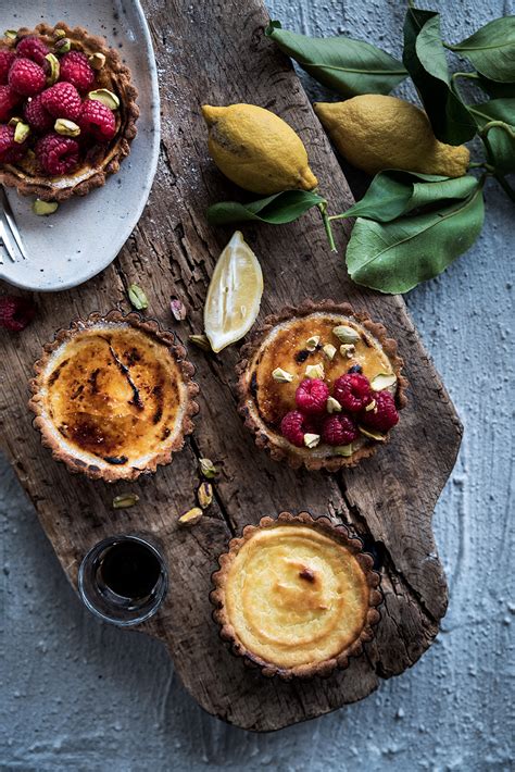 Crostatine Alla Cr Me Br L E Con Pistacchi E Lamponi