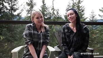 Ersties chicas canadienses calientes filman su primer video de sexo lésbico XVIDEOS