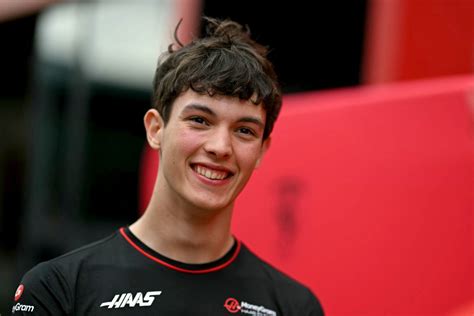 Britânico de 19 anos Oliver Bearman será piloto da Haas em 2025