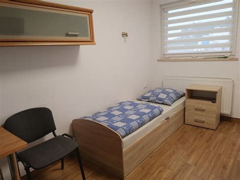 Pokoje pracownicze kwatery dla firm hostel noclegi Dąbrowa OLX pl