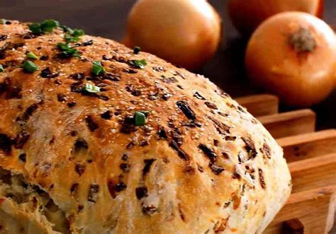 Цибулевий хліб в духовці та хлібопічці: рецепт