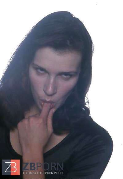 Sweet Dark Haired Posing In A Studio ZB Porn