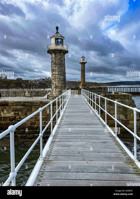 Whitby harbour lighthouse and west pier Stock Photo - Alamy