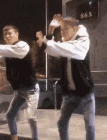 Usher Dance Moves GIFs | Tenor