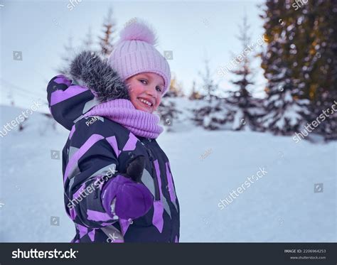 Ni Os Jugando En Invierno Images Stock Photos D Objects