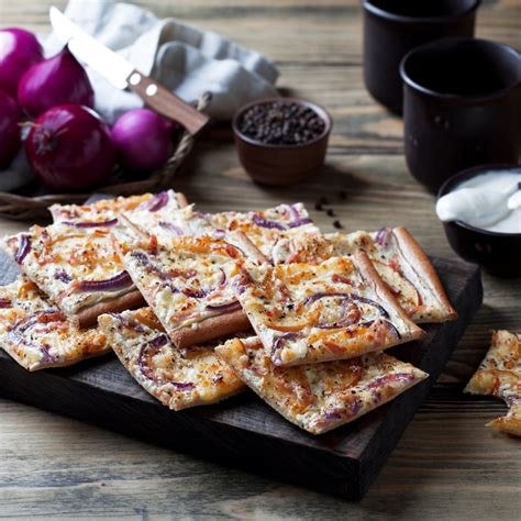 Flammkuchen Met Appel Geitenkaas En Rode Ui