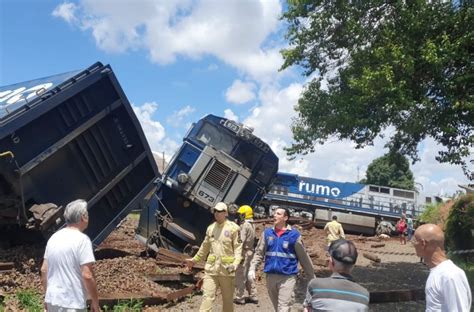 Trem descarrila após colisão carreta e atinge casa Paraná de