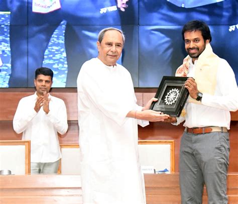 Naveen Patnaik Felicitates Thomas Cup Champions