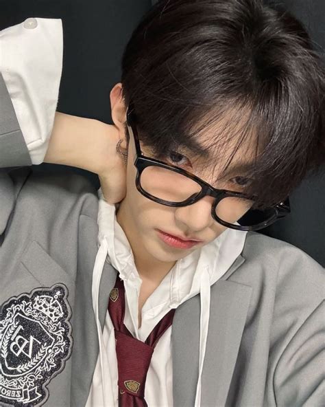 Pin By Yu On Zb In Hot Asian Men Hanbin Boyfriend Pictures