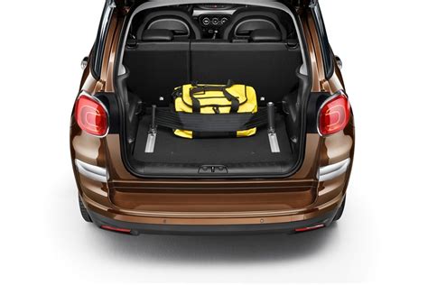 Fiat 500L Urban (2019) Practicality & Boot Space | Parkers