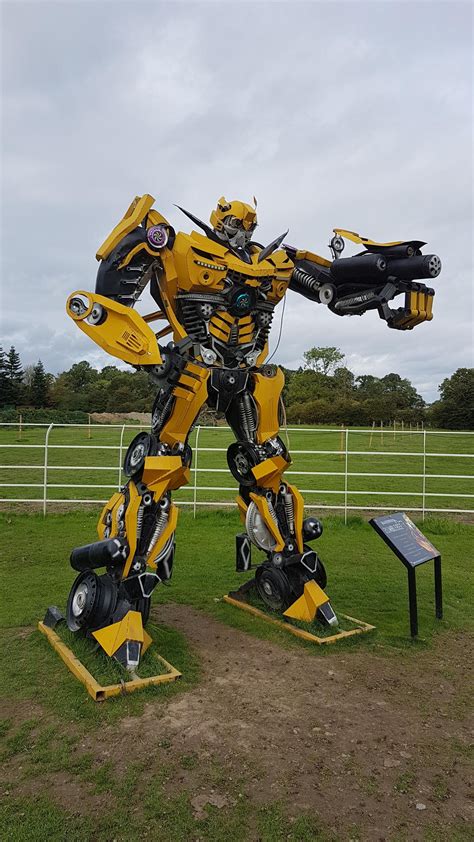 Bumblebee sculpture at the British Ironworks Centre - handmade from ...