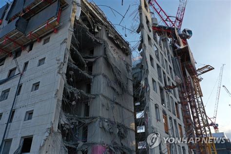 광주 붕괴현장 작업자 타워크레인 쪽 펑 소리 후 내려앉아 한국경제