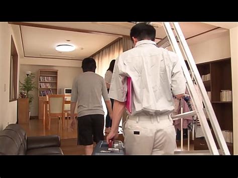 旦那が近くにいるのに突然背後からねっとり乳揉みされて抵抗するも快楽には勝てずに言いなりに発情した女は自ら腰を振って何度もイキまくり最後は連続中出しパート3 XVIDEOS